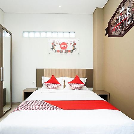 โอโย 614 กราฮา 8 ชาเรียะฮ์ Hotel สุราบายา ภายนอก รูปภาพ