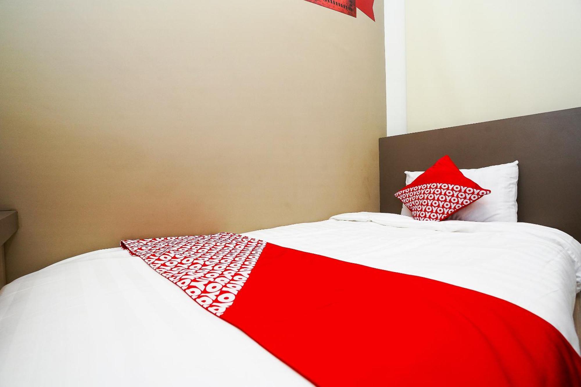 โอโย 614 กราฮา 8 ชาเรียะฮ์ Hotel สุราบายา ภายนอก รูปภาพ