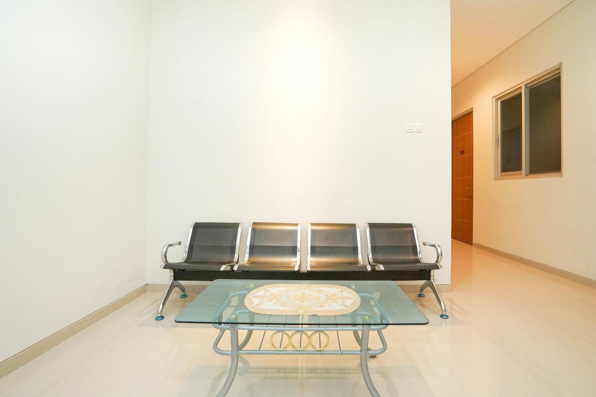 โอโย 614 กราฮา 8 ชาเรียะฮ์ Hotel สุราบายา ภายนอก รูปภาพ